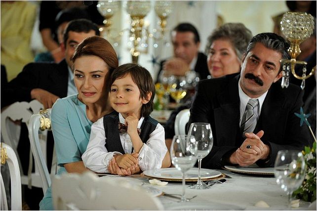 Öyle Bir Geçer Zaman ki : Fotograf Ayça Bingöl, Emir Berke Zincidi